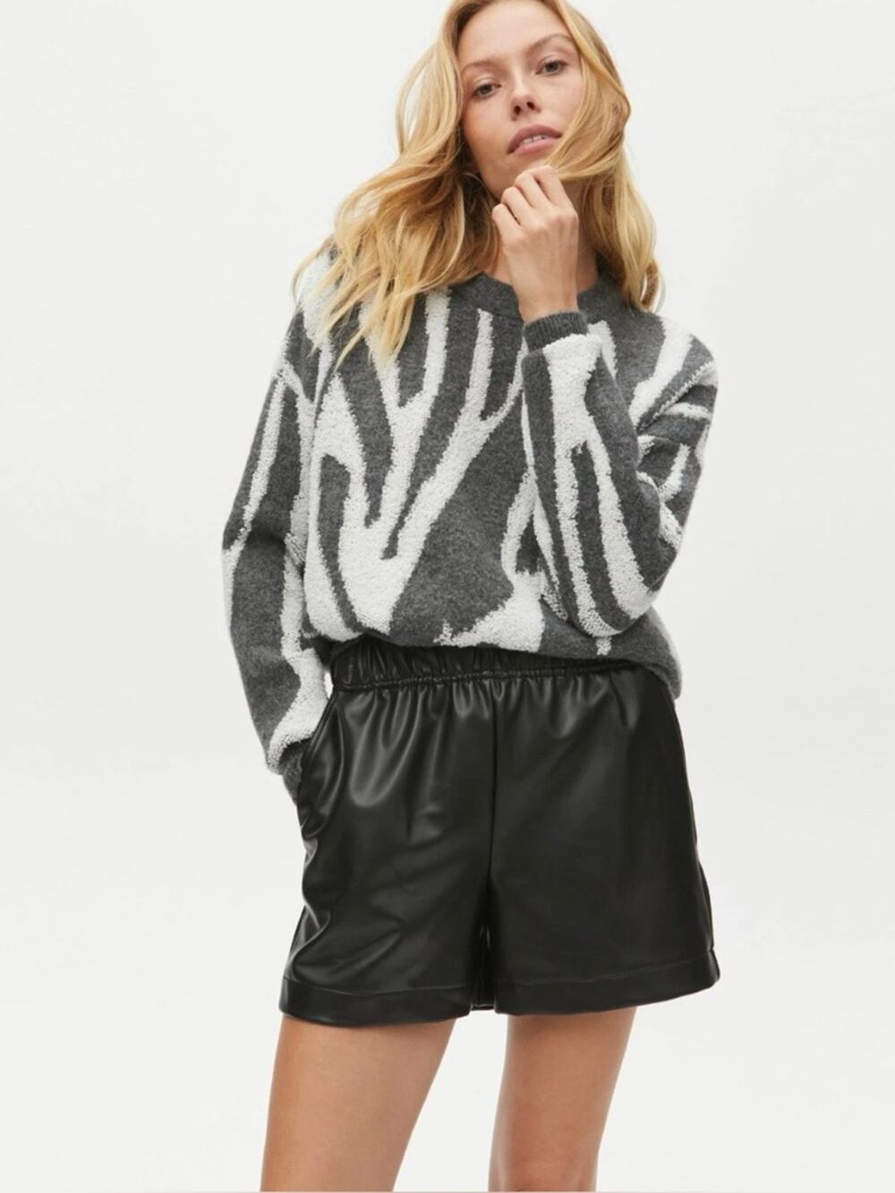 NWT Michael Stars Anya Vegan Leather Pull On Shorts Black Size Large